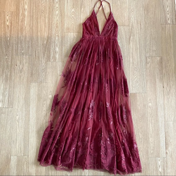 Showpo.💃🏼Size S Marissa Velvet Applique Tulle Plunge Maxi Dress in Wine - Picture 10 of 12